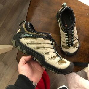 Women’s Merrell Chameleon Waterproof size 9